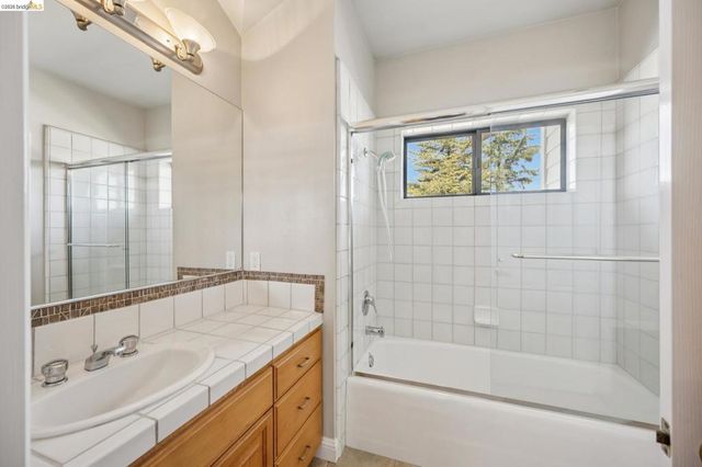 1920 Joseph Dr, Moraga, CA 94556