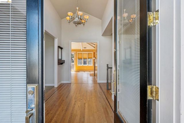 1920 Joseph Dr, Moraga, CA 94556