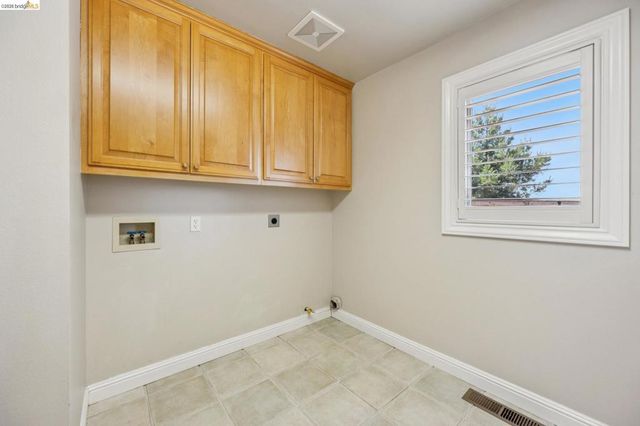 1920 Joseph Dr, Moraga, CA 94556