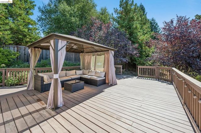 1920 Joseph Dr, Moraga, CA 94556