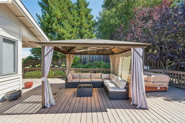 1920 Joseph Dr, Moraga, CA 94556