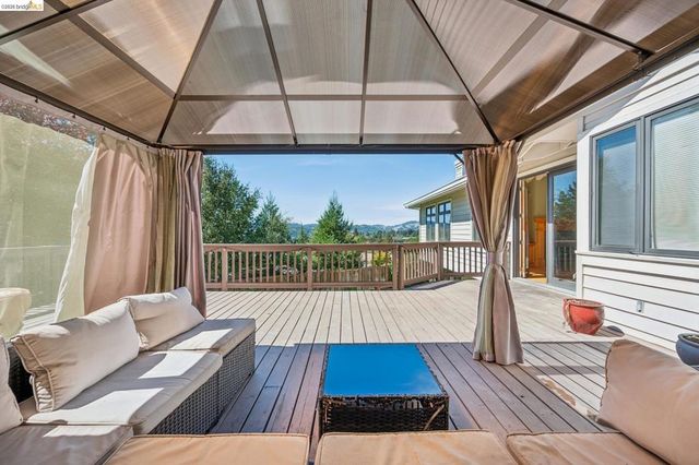 1920 Joseph Dr, Moraga, CA 94556