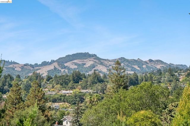 1920 Joseph Dr, Moraga, CA 94556