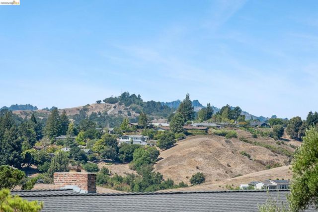 1920 Joseph Dr, Moraga, CA 94556