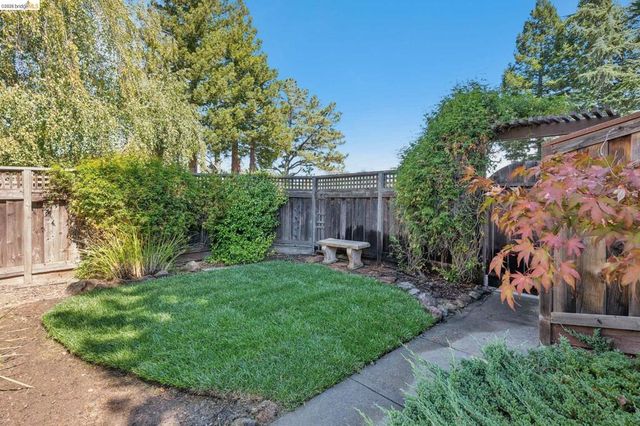 1920 Joseph Dr, Moraga, CA 94556