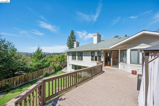 1920 Joseph Dr, Moraga, CA 94556