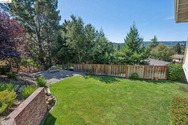 1920 Joseph Dr, Moraga, CA 94556