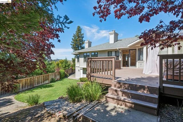 1920 Joseph Dr, Moraga, CA 94556