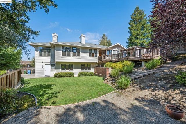 1920 Joseph Dr, Moraga, CA 94556