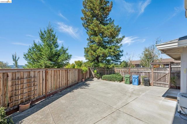 1920 Joseph Dr, Moraga, CA 94556