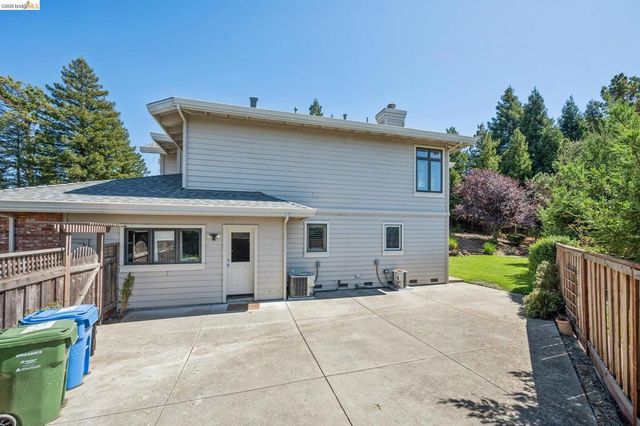1920 Joseph Dr, Moraga, CA 94556