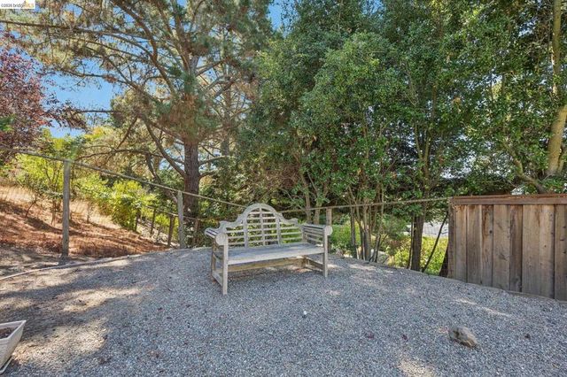 1920 Joseph Dr, Moraga, CA 94556