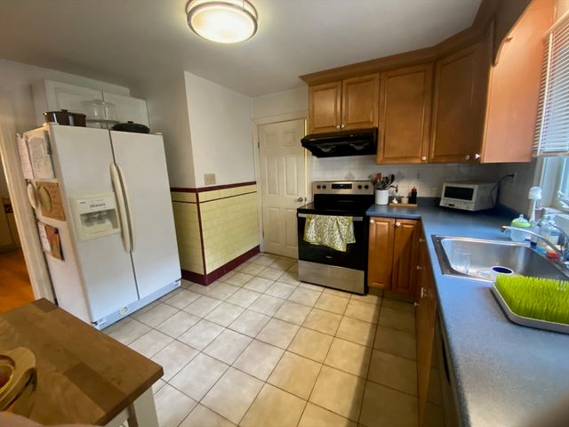 275 Tappan St 1, Brookline, MA 02446