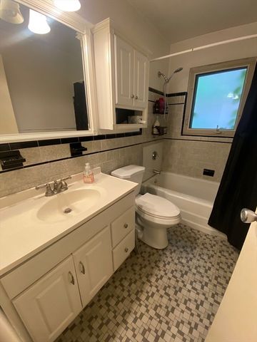 275 Tappan St 1, Brookline, MA 02446