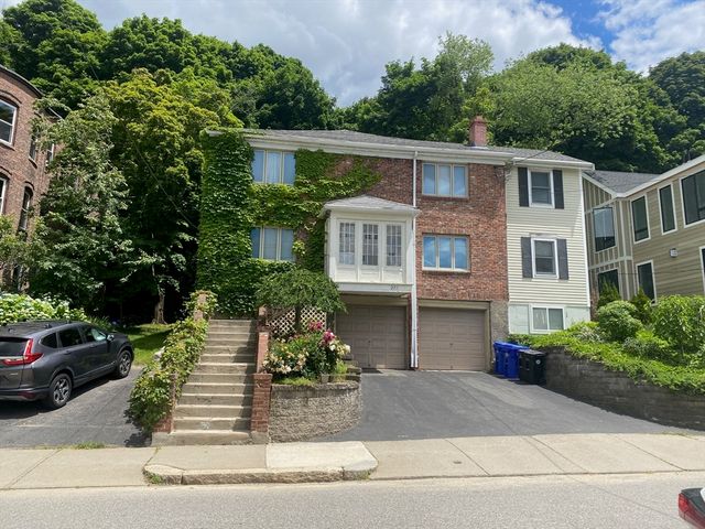 275 Tappan St 1, Brookline, MA 02446