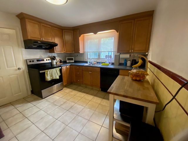 275 Tappan St 1, Brookline, MA 02446