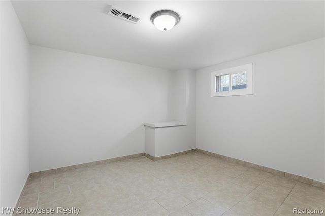 3503 Watkins Lake Road, Waterford, MI 48328