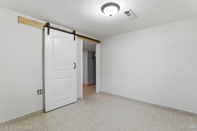 3503 Watkins Lake Road, Waterford, MI 48328