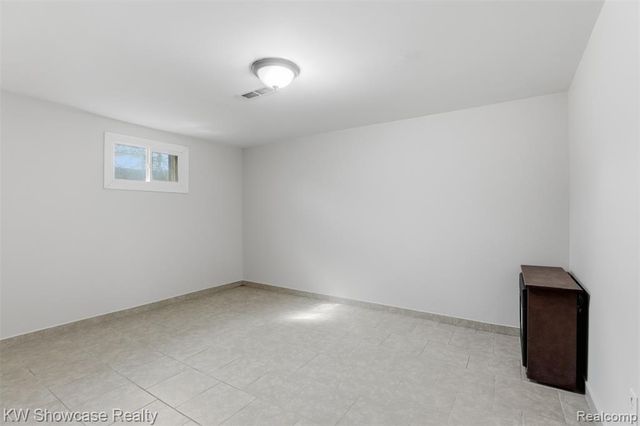 3503 Watkins Lake Road, Waterford, MI 48328