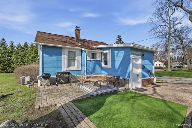 3503 Watkins Lake Road, Waterford, MI 48328