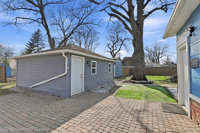 3503 Watkins Lake Road, Waterford, MI 48328