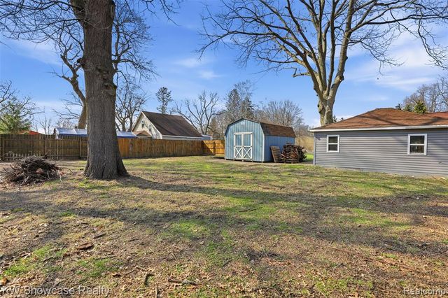3503 Watkins Lake Road, Waterford, MI 48328