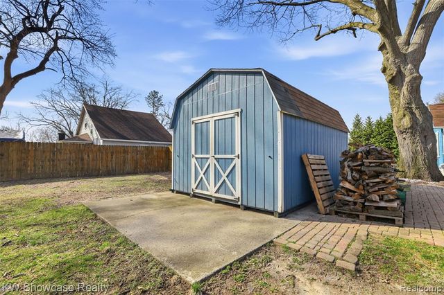 3503 Watkins Lake Road, Waterford, MI 48328