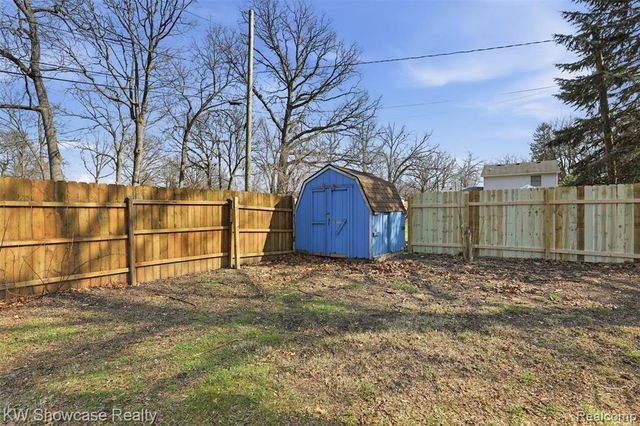 3503 Watkins Lake Road, Waterford, MI 48328