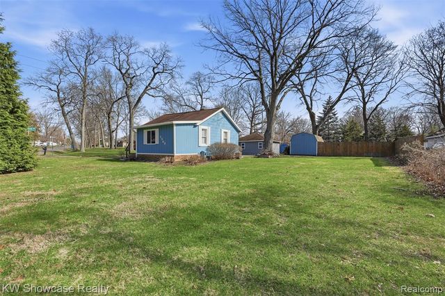 3503 Watkins Lake Road, Waterford, MI 48328