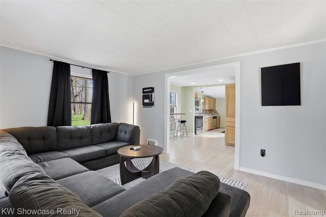 3503 Watkins Lake Road, Waterford, MI 48328