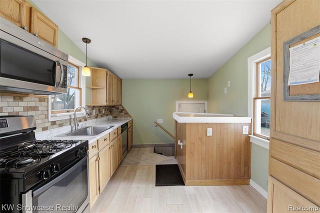3503 Watkins Lake Road, Waterford, MI 48328