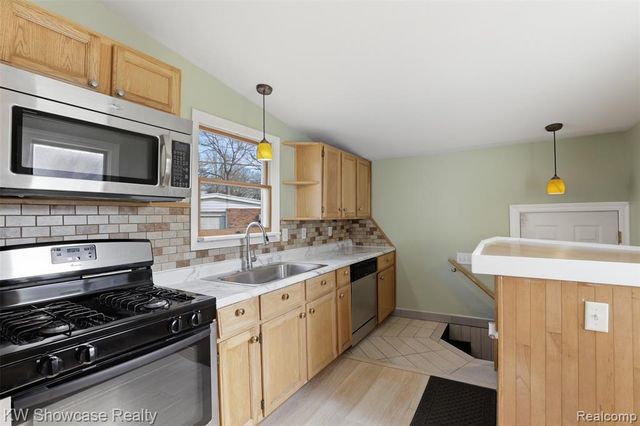 3503 Watkins Lake Road, Waterford, MI 48328