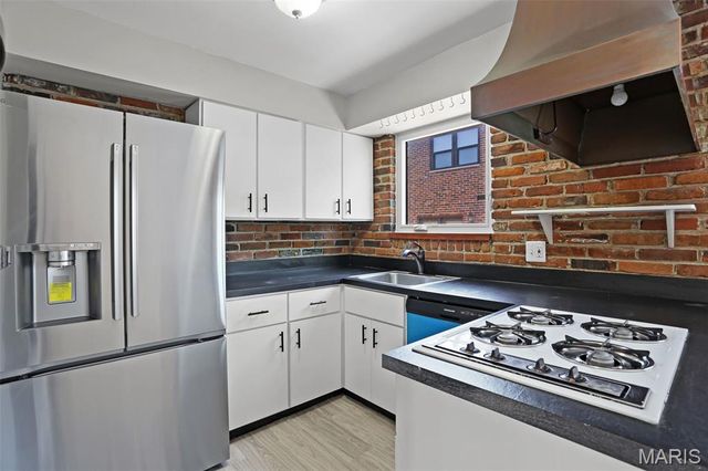 7965 Royal Arms Court, St Louis, MO 63123