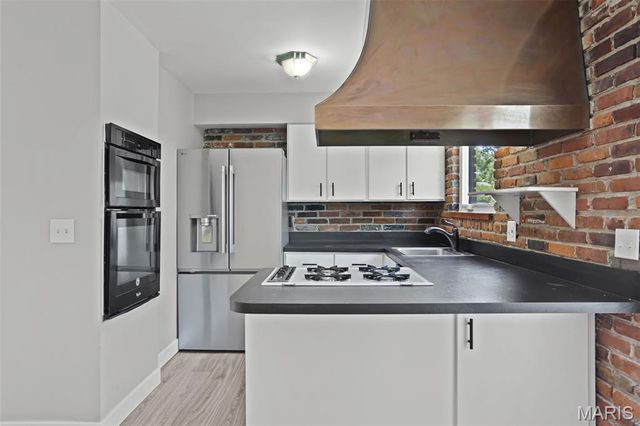 7965 Royal Arms Court, St Louis, MO 63123