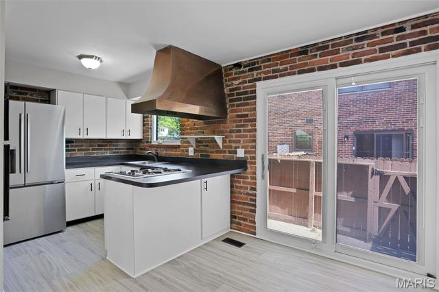7965 Royal Arms Court, St Louis, MO 63123