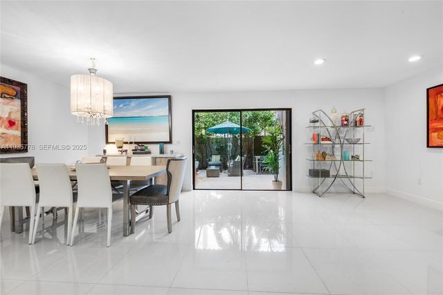 7075 SW 67th Avenue 14, South Miami, FL 33143