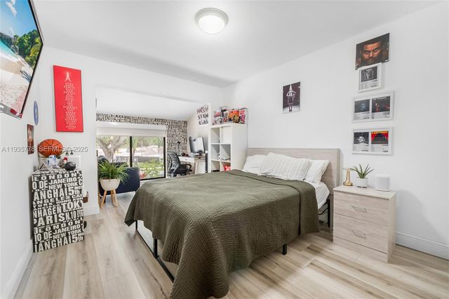 7075 SW 67th Avenue 14, South Miami, FL 33143