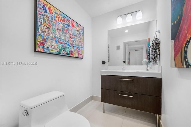 7075 SW 67th Avenue 14, South Miami, FL 33143