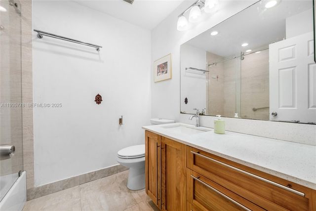 7075 SW 67th Avenue 14, South Miami, FL 33143