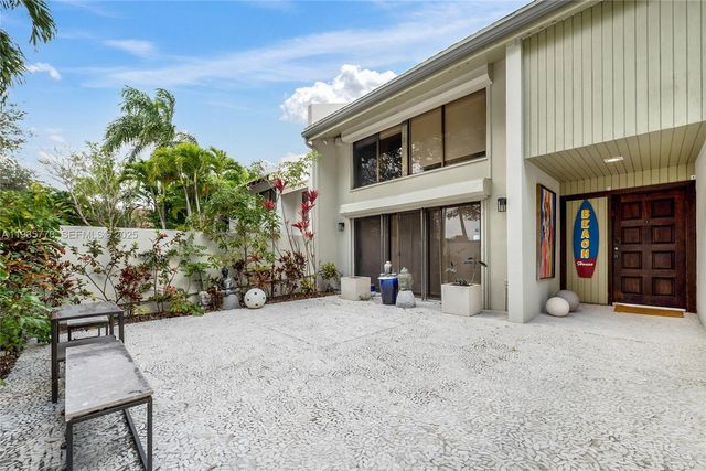 7075 SW 67th Avenue 14, South Miami, FL 33143