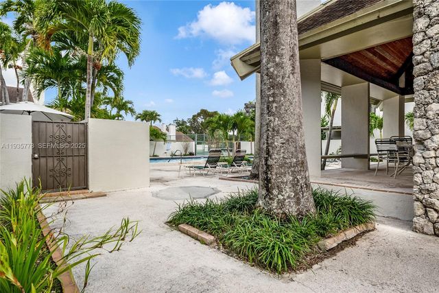 7075 SW 67th Avenue 14, South Miami, FL 33143