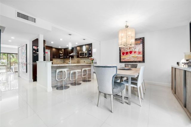 7075 SW 67th Avenue 14, South Miami, FL 33143