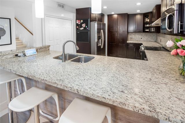 7075 SW 67th Avenue 14, South Miami, FL 33143