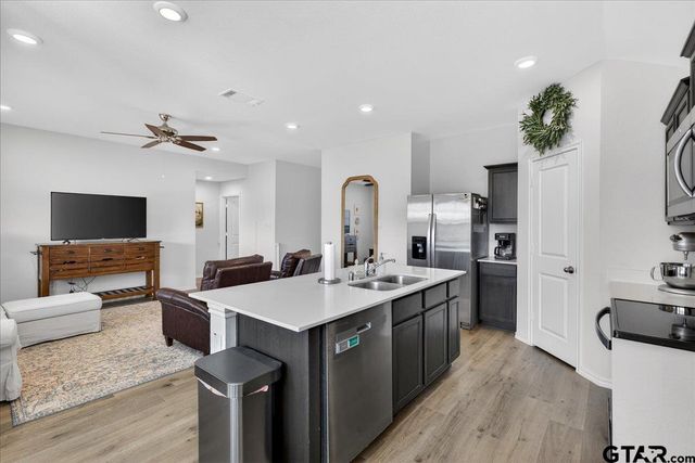 1203 Hidden Valley Dr, Chandler, TX 75758