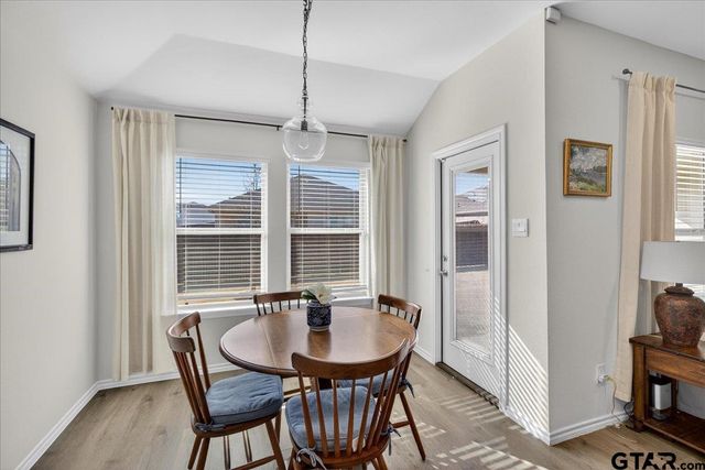 1203 Hidden Valley Dr, Chandler, TX 75758