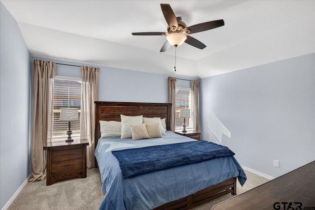 1203 Hidden Valley Dr, Chandler, TX 75758