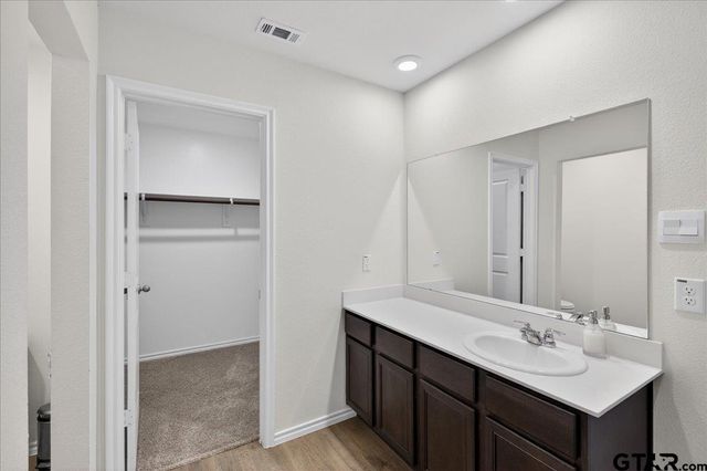 1203 Hidden Valley Dr, Chandler, TX 75758