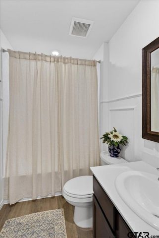 1203 Hidden Valley Dr, Chandler, TX 75758