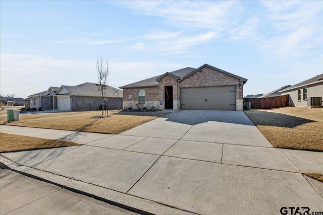 1203 Hidden Valley Dr, Chandler, TX 75758