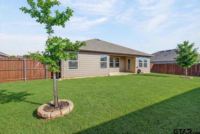 1203 Hidden Valley Dr, Chandler, TX 75758